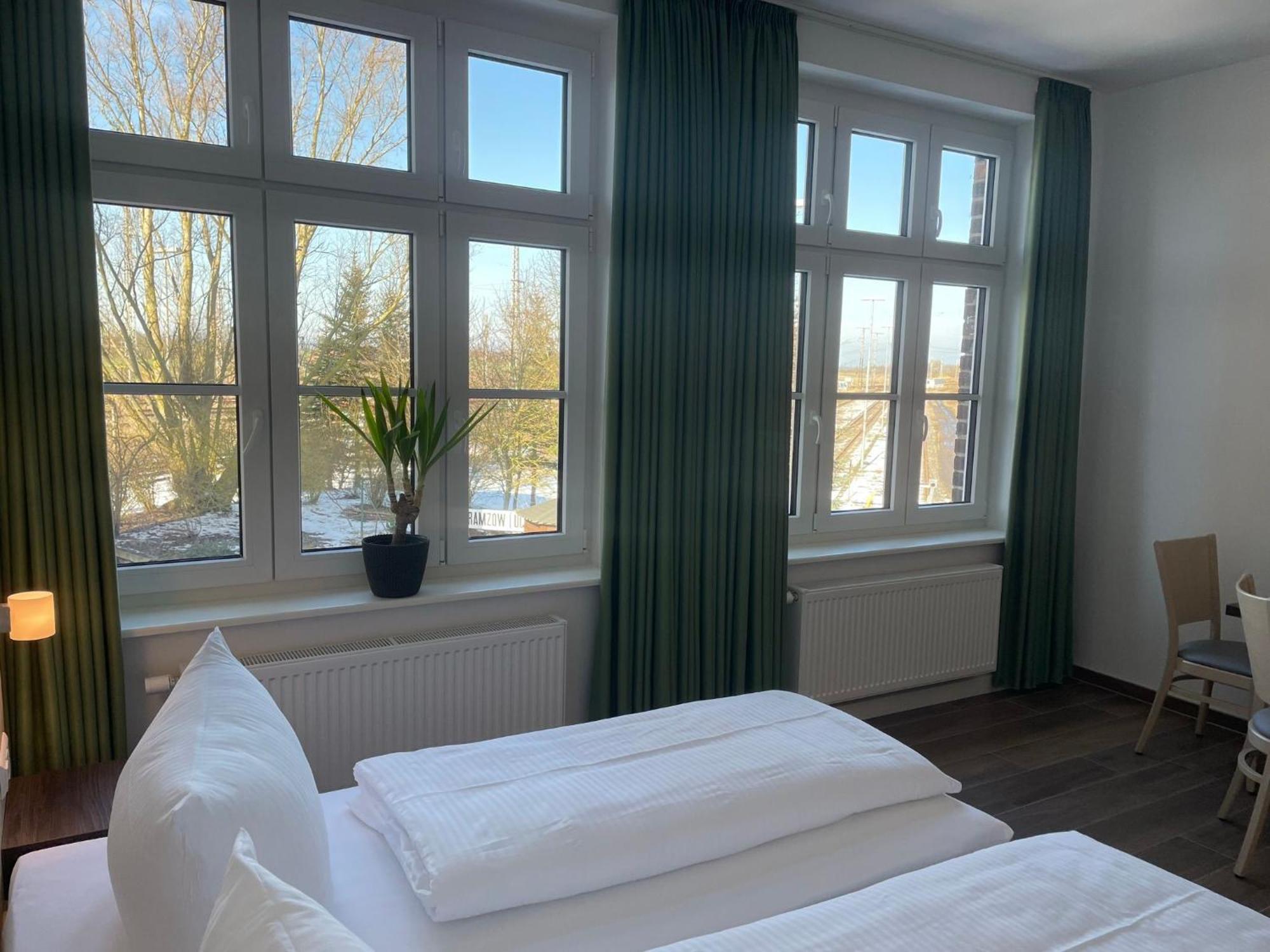 Lokschuppen Pasewalk- Gaestehaus Lokschuppen Eksteriør billede